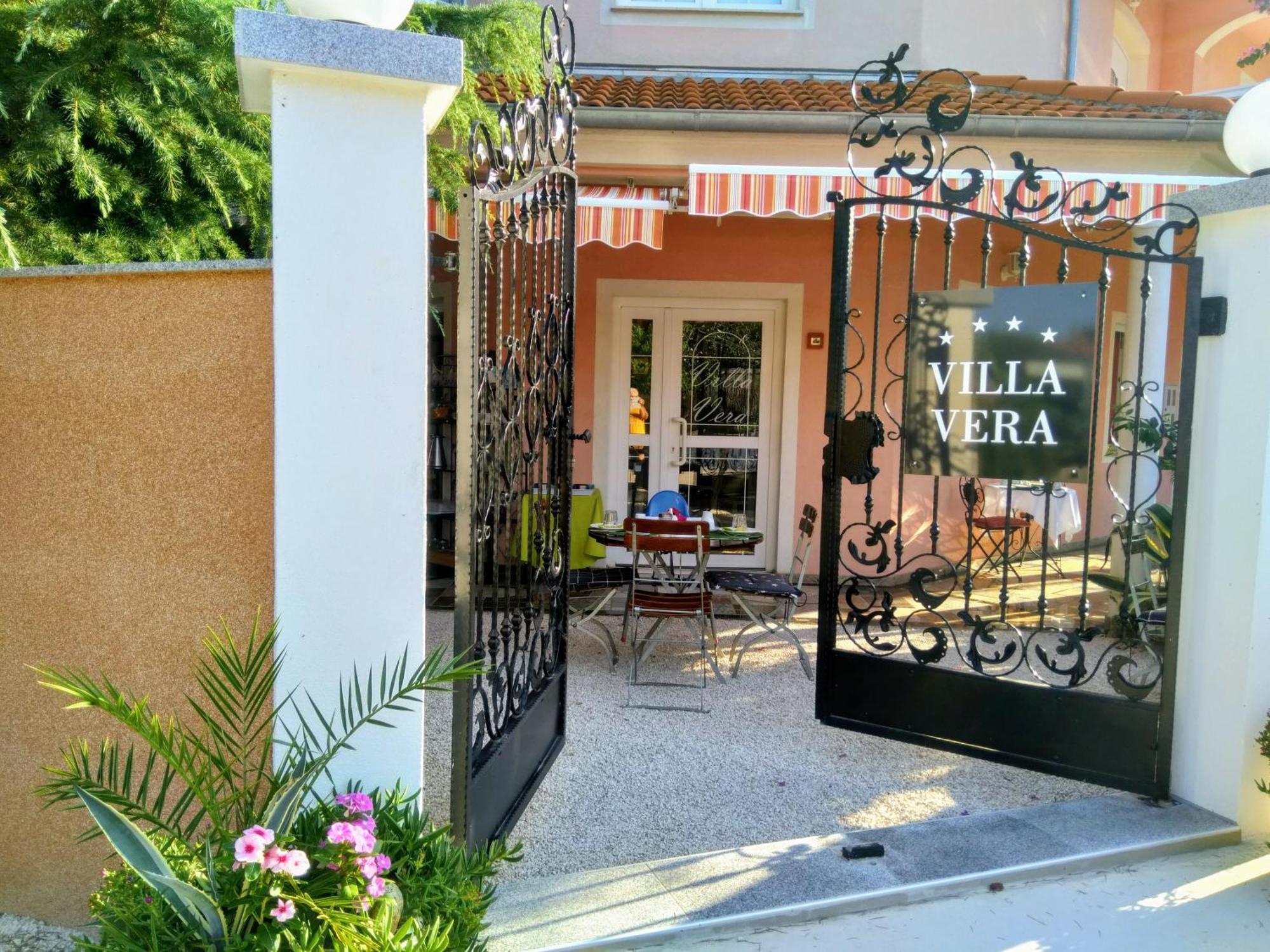 Hotel Villa Vera 2 Fazana Bagian luar foto